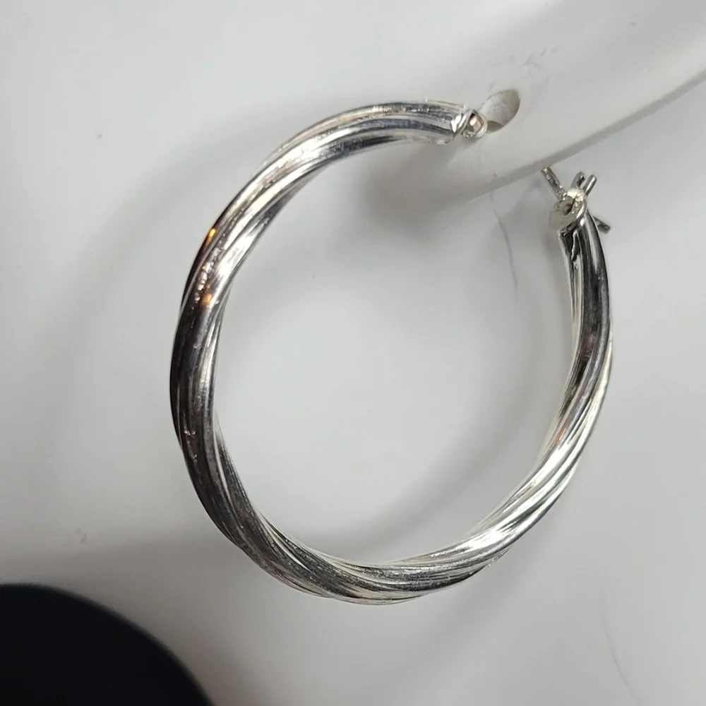 Vintage,925 Italy Stamped Fine Solid Silver 1.2 Hoop Twisted Rope Design Earings - Picture 3 of 3